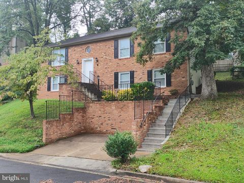 Photo of 15712 Brandywine Road, DUMFRIES, VA 22025 (MLS # VAPW2106946) Photo of 15712 Brandywine Road, DUMFRIES, VA 22025 (MLS # VAPW2106946)