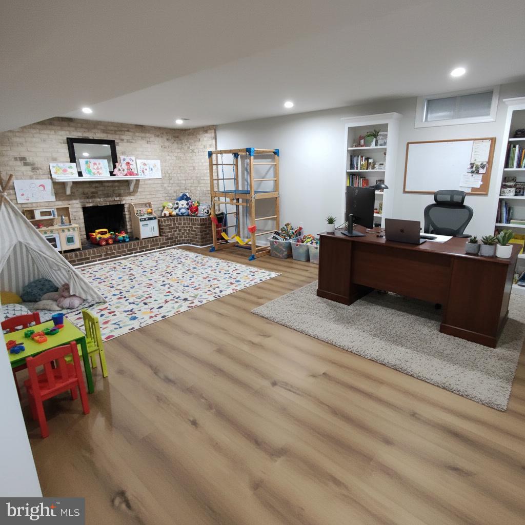 MONTCLAIR/COUNTRY CLUB - Residential