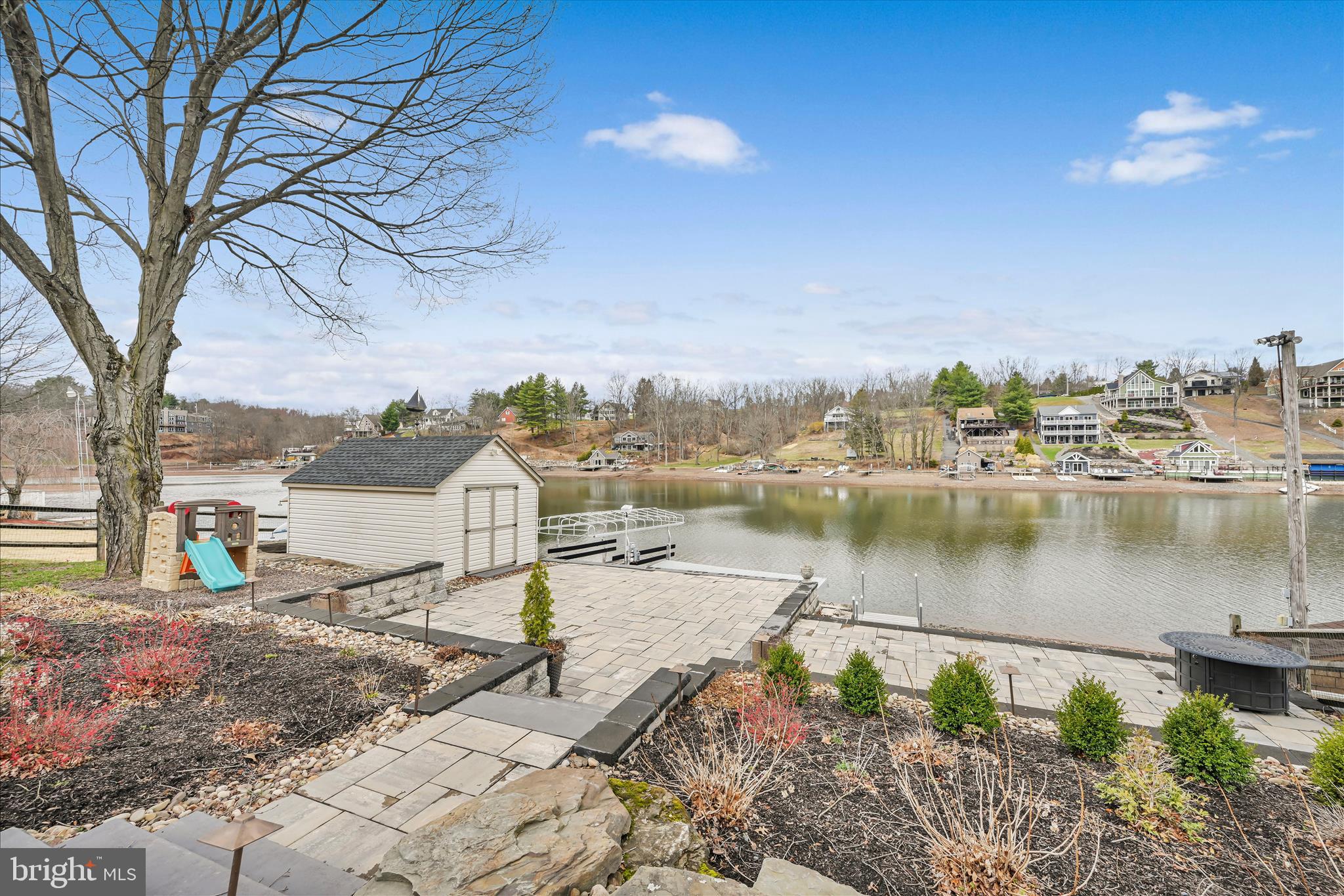 LAKE WYNONAH - Residential