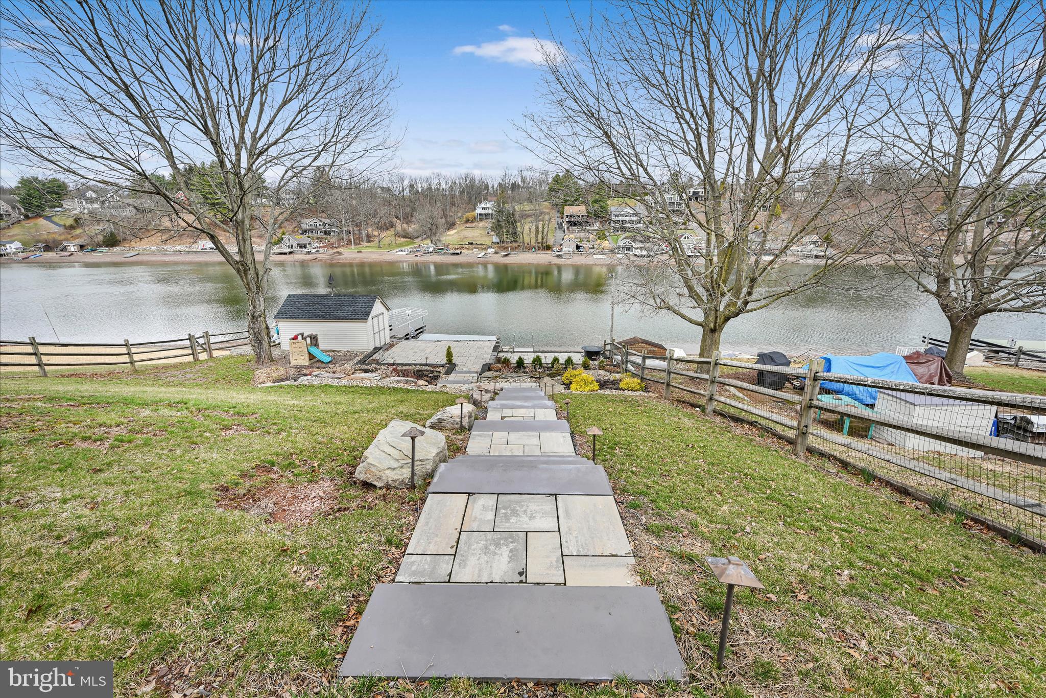 LAKE WYNONAH - Residential