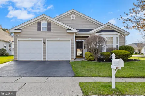 2 Powderhorn Way, Allentown, NJ MLS: NJMM2003314