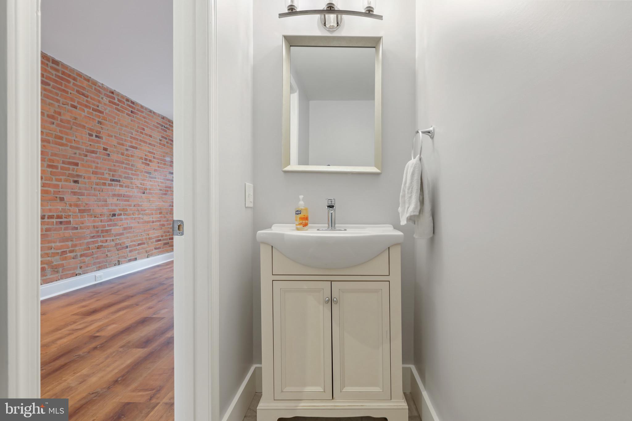 GREEKTOWN - Residential Lease