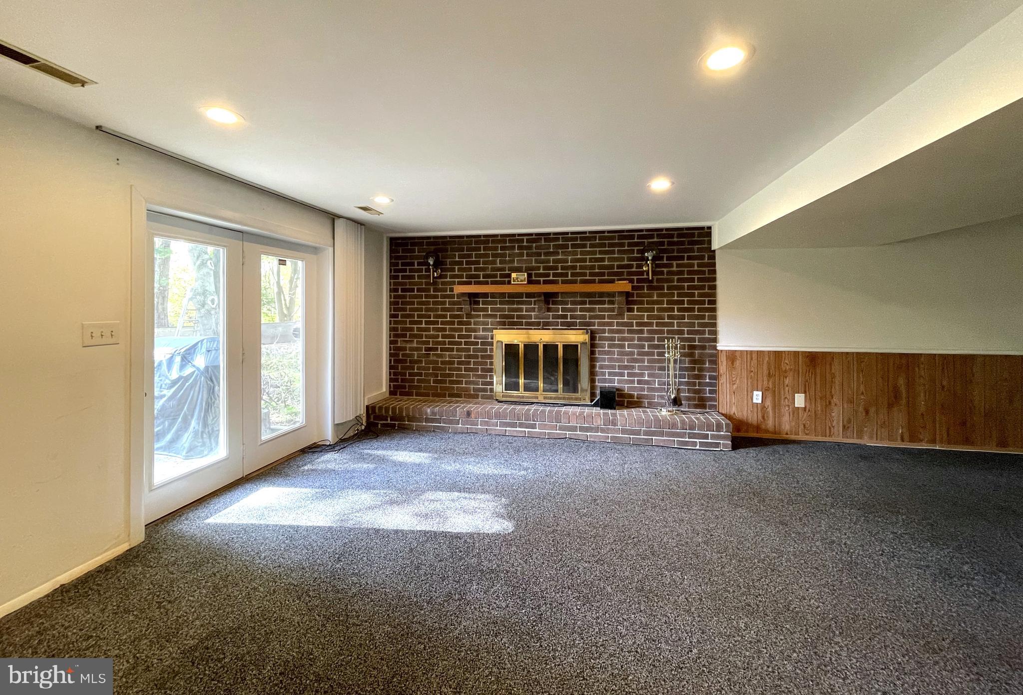 SUBURBIA - Residential