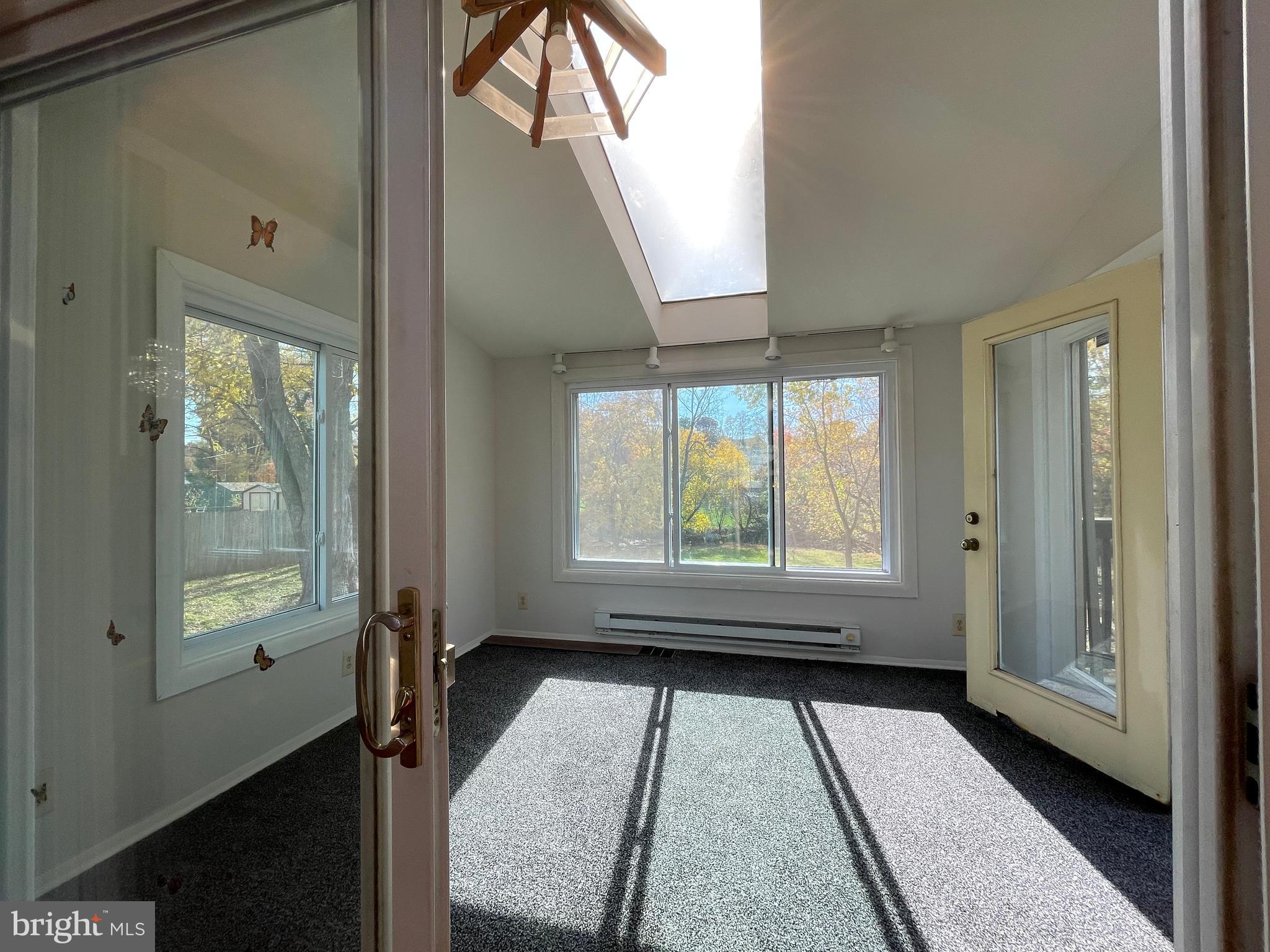 SUBURBIA - Residential