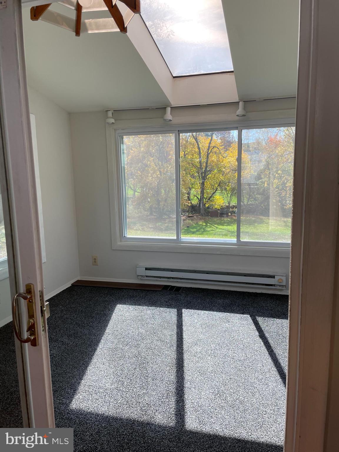 SUBURBIA - Residential