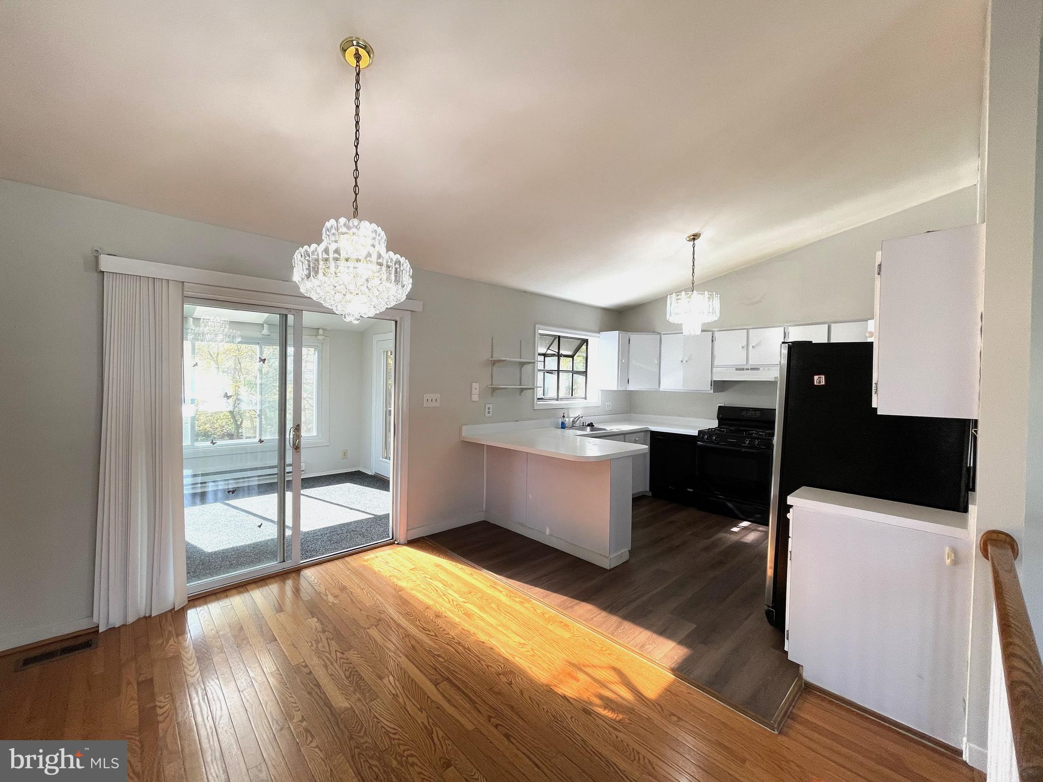 SUBURBIA - Residential