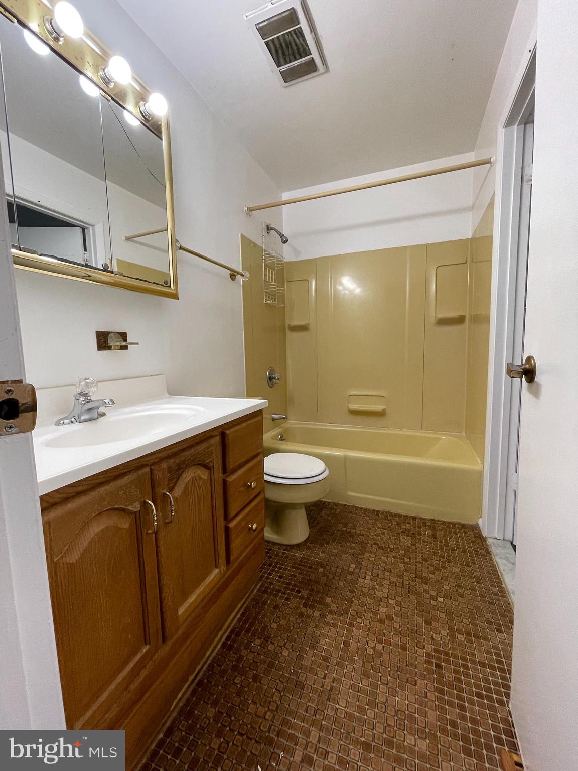 SUBURBIA - Residential