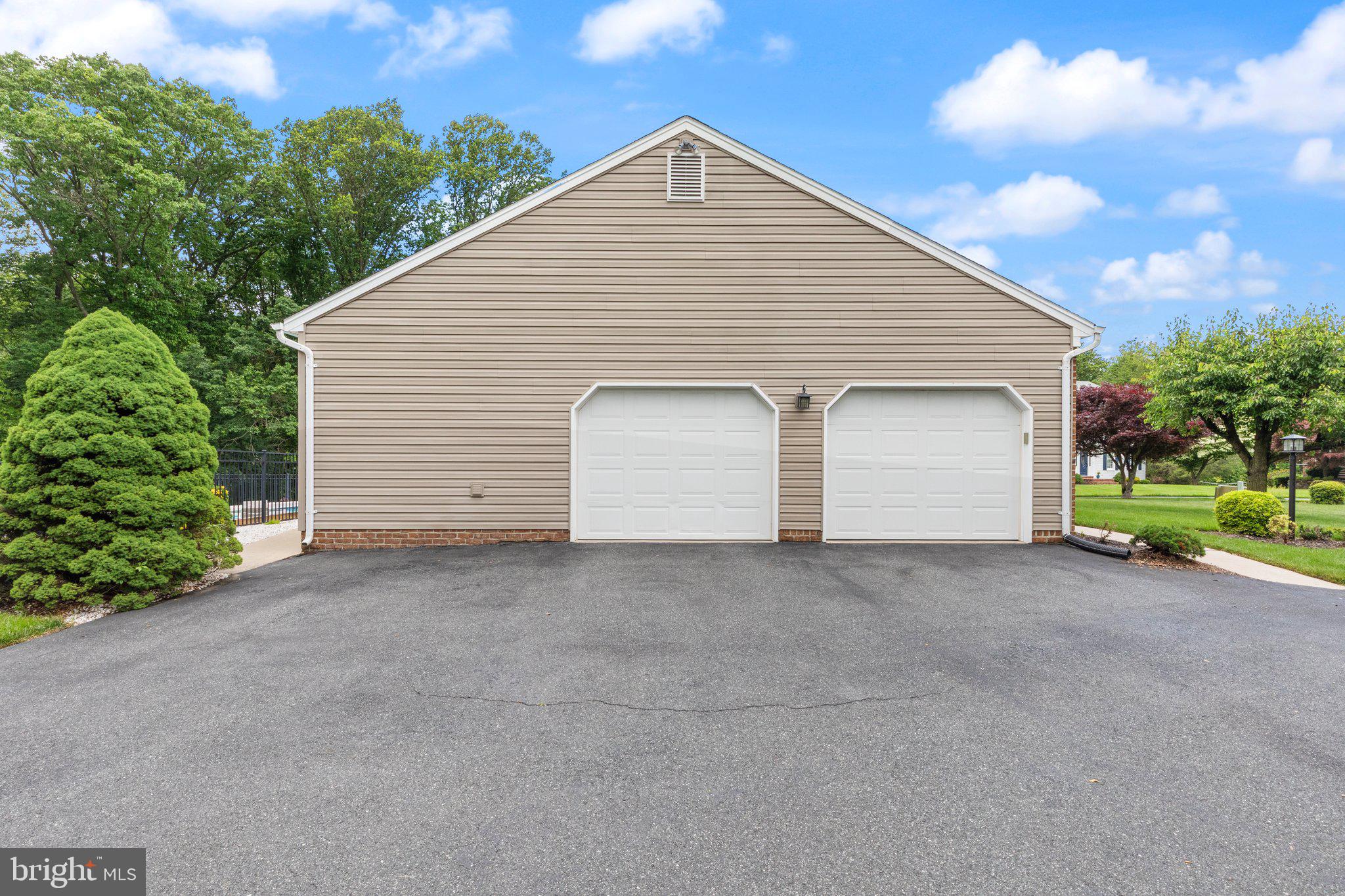 1702 INDIGO COURT