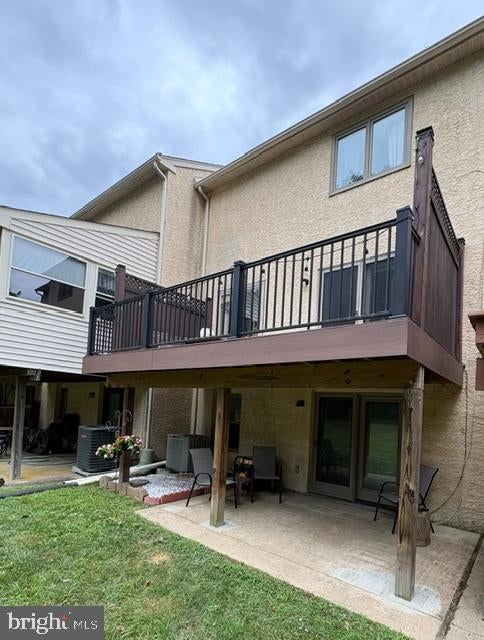 621 HILLCREST COURT