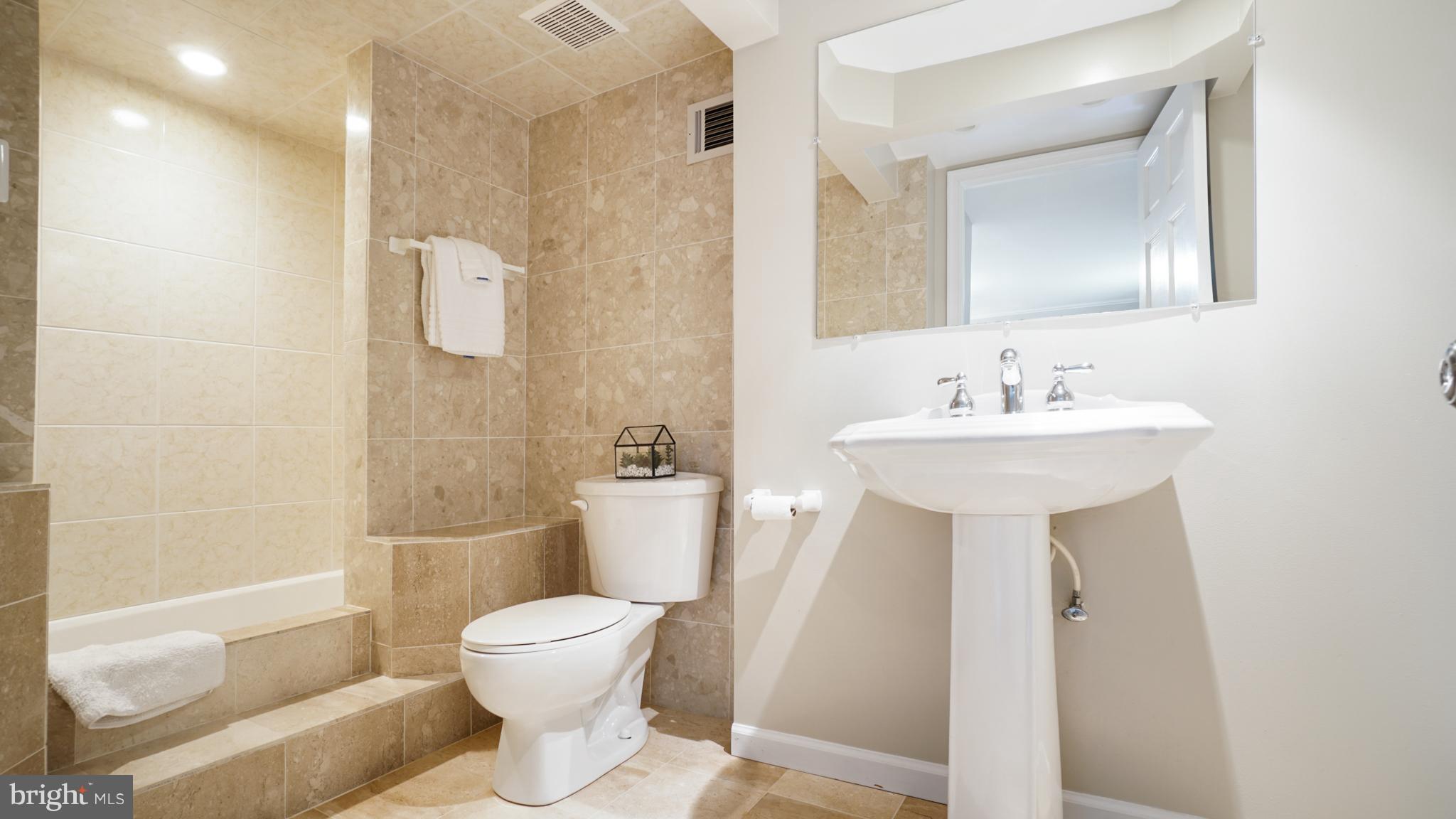 NORTH KENSINGTON - Residential