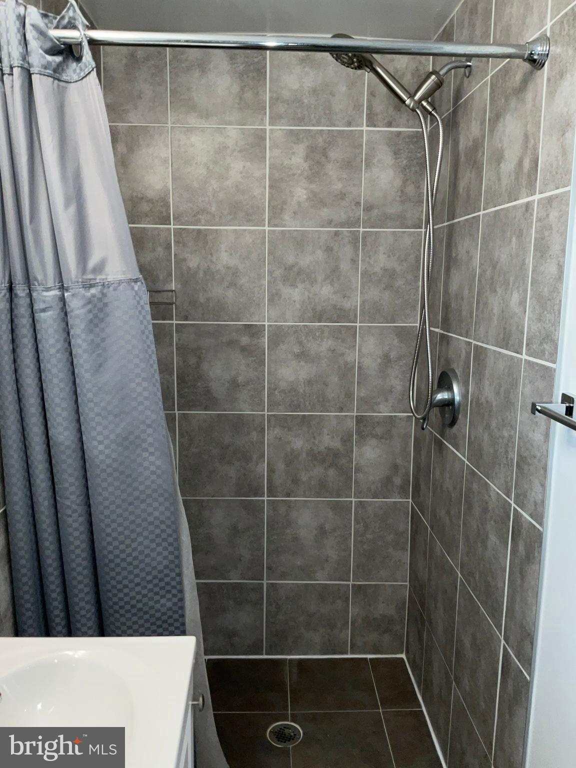 CONNECTICUT AVENUE ESTATES - Residential Lease