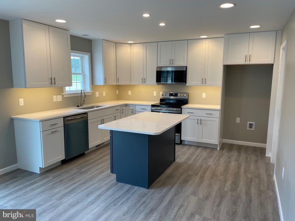 Photo of 329 W Fritz Avenue, QUARRYVILLE, PA 17566 (MLS # PALA2053060)