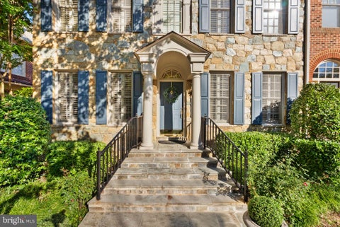 Photo of 1429 Harvest Crossing Drive, MCLEAN, VA 22101 (MLS # VAFX2328404)