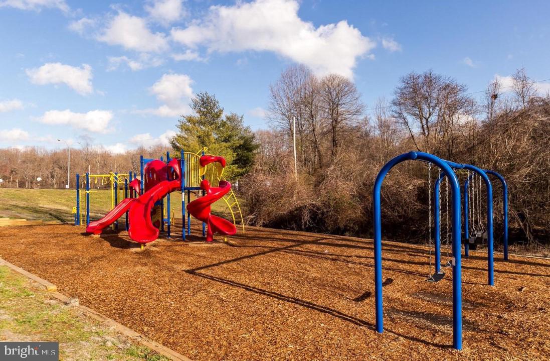 NANTUCKET MEWS @ CROFTON - Residential