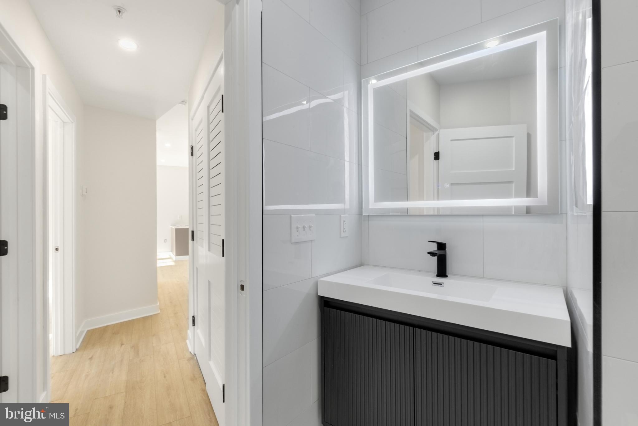 OLDE KENSINGTON - Residential Lease