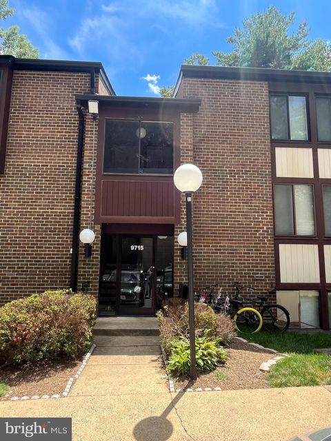 Photo of 9715 Kings Crown Court #201, FAIRFAX, VA 22031 (MLS # VAFX2322168)