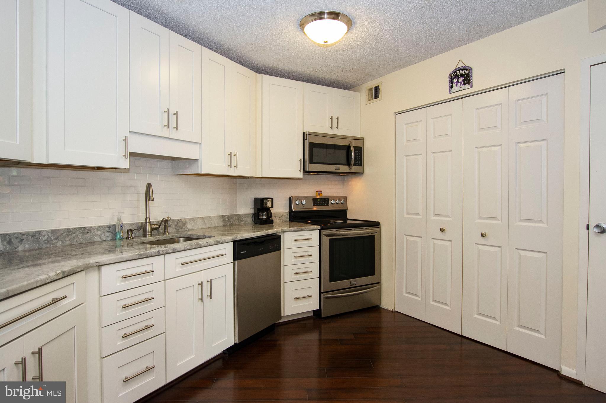 THE RIDGELY - Residential