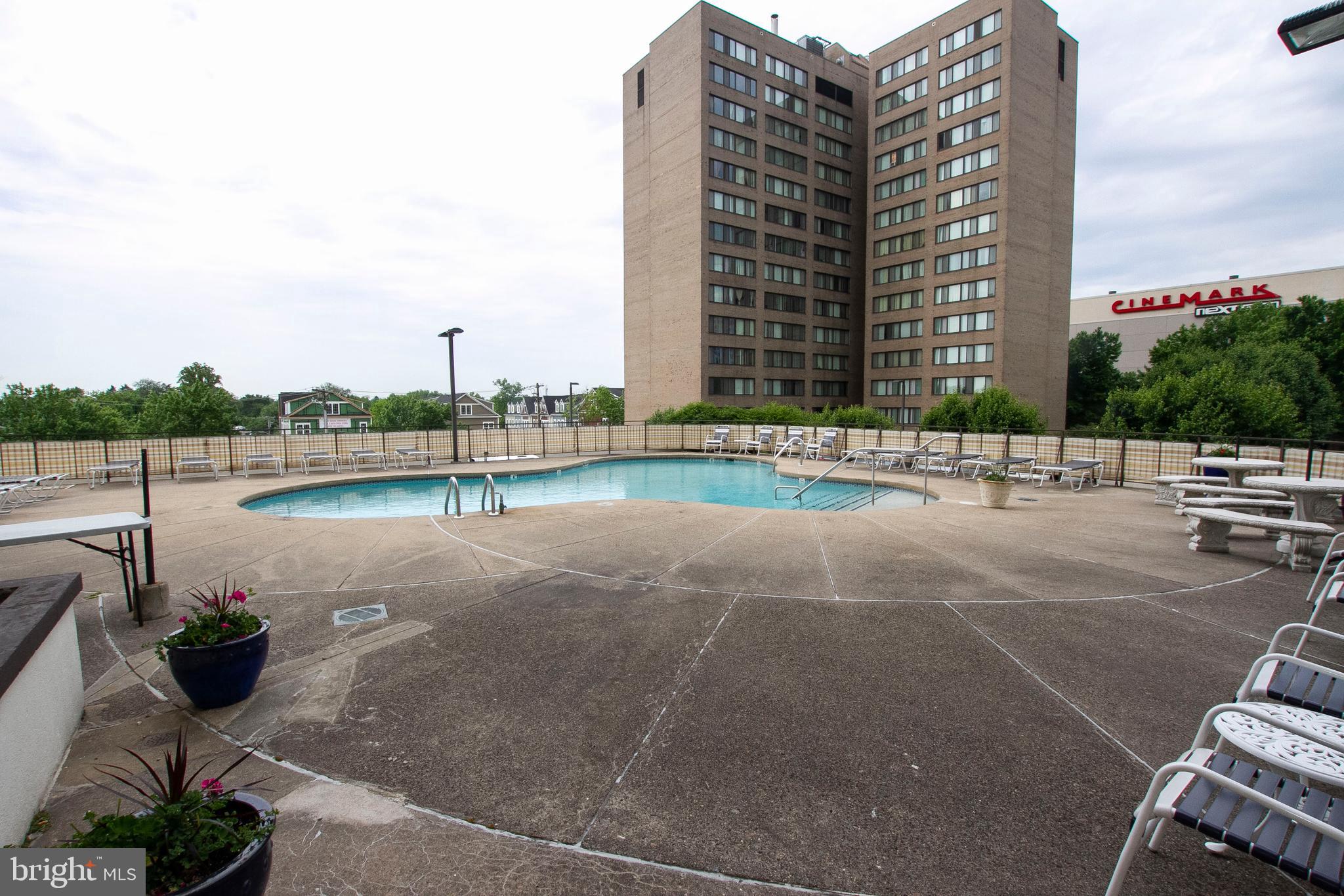 THE RIDGELY - Residential