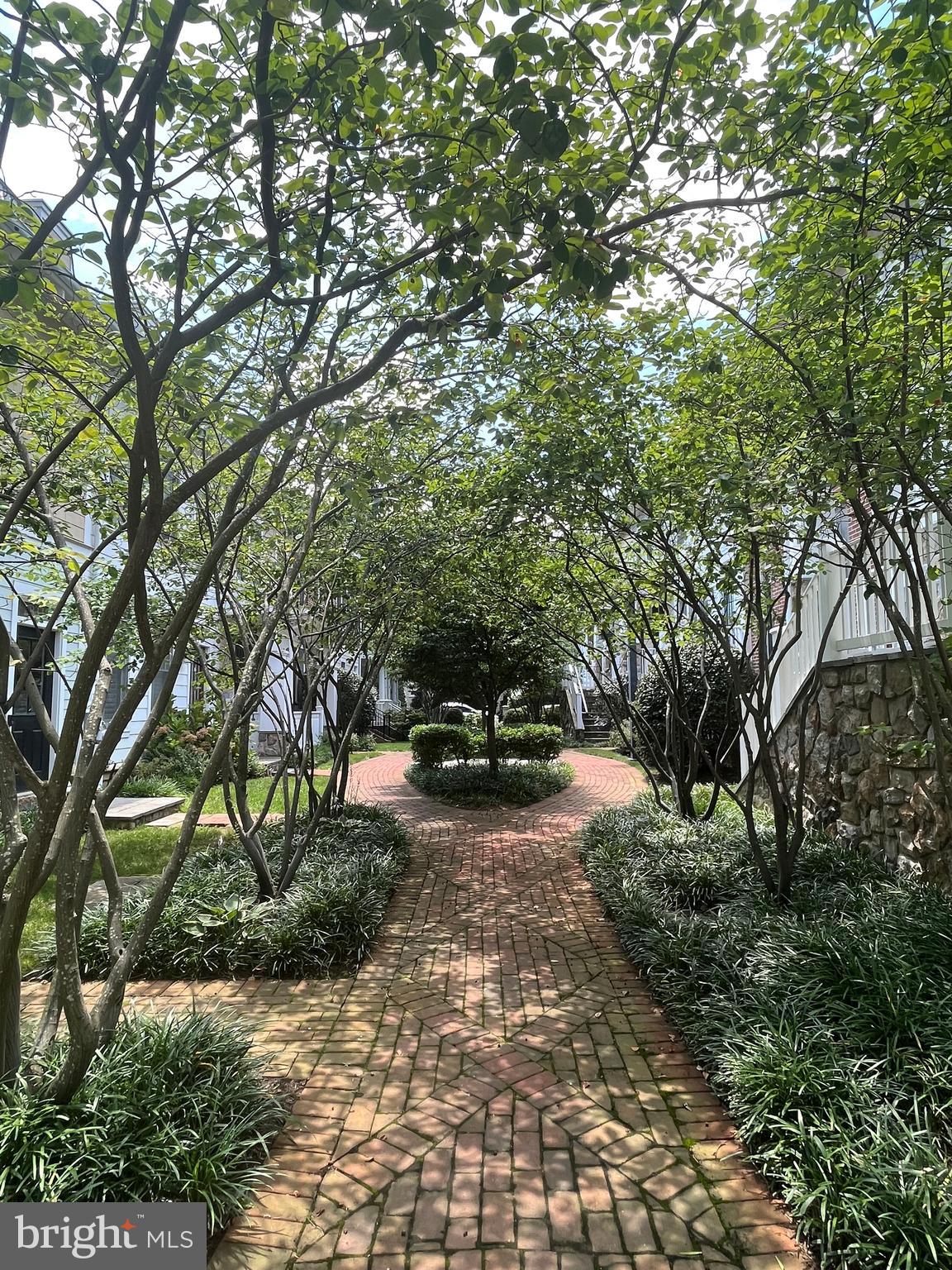 CLARENDON PARK - Residential