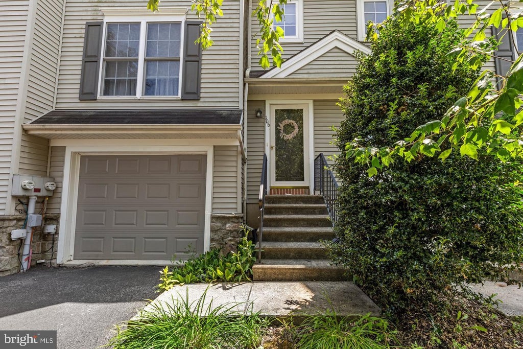 Photo of 106 Banyan Circle Drive, LANCASTER, PA 17603 (MLS # PALA2097270)