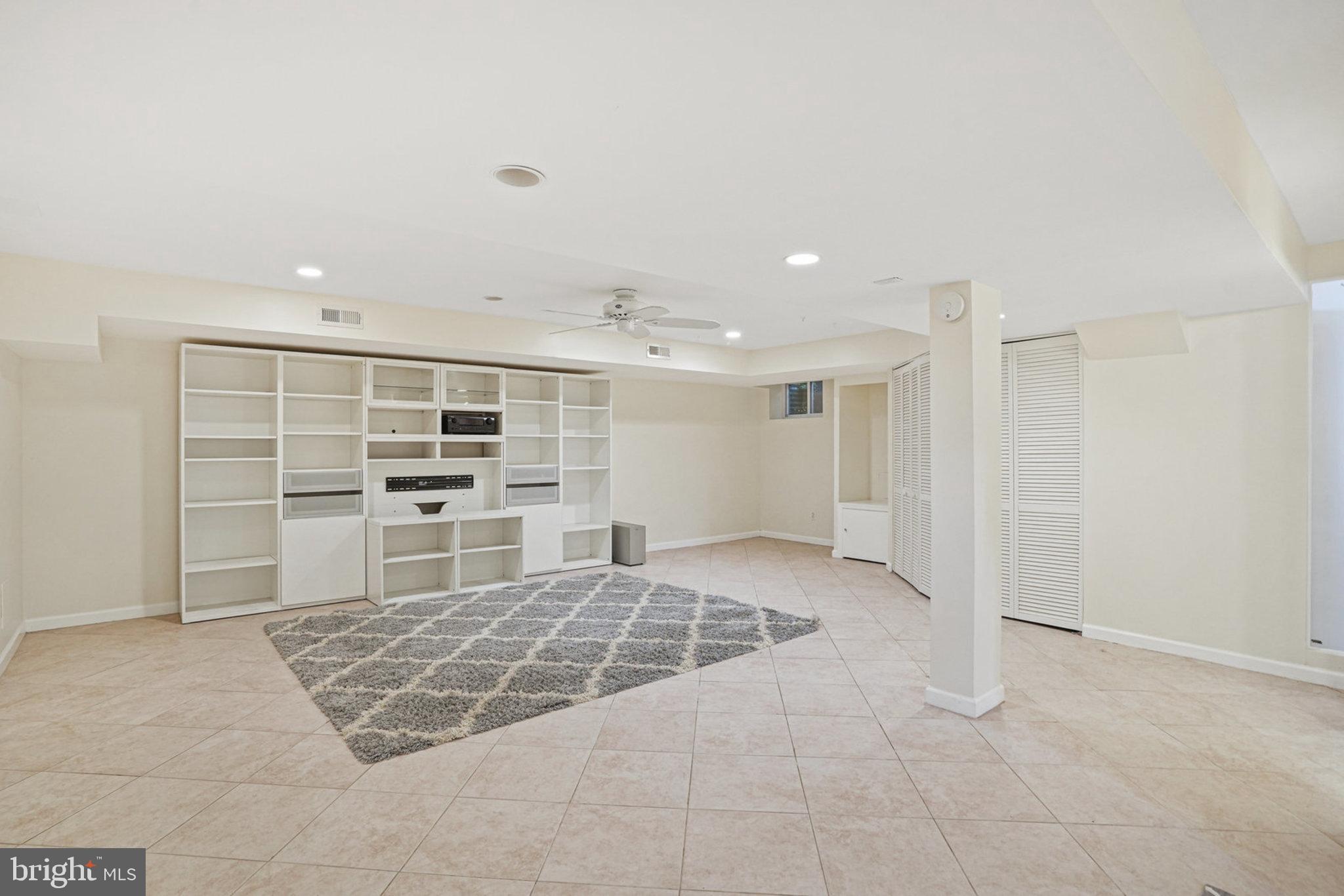 KENWOOD PARK - Residential Lease