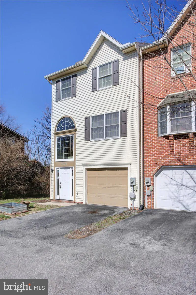 Chambersburg, Pennsylvania 17202, United States, 3 Bedrooms Bedrooms, ,4 BathroomsBathrooms,Residential,Active,95889