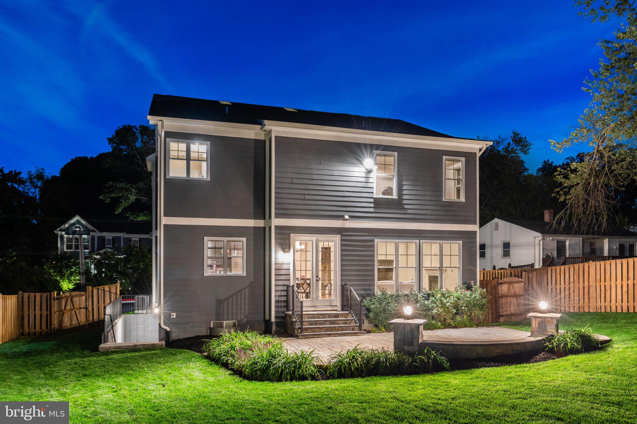 1404 COTTAGE STREET SW