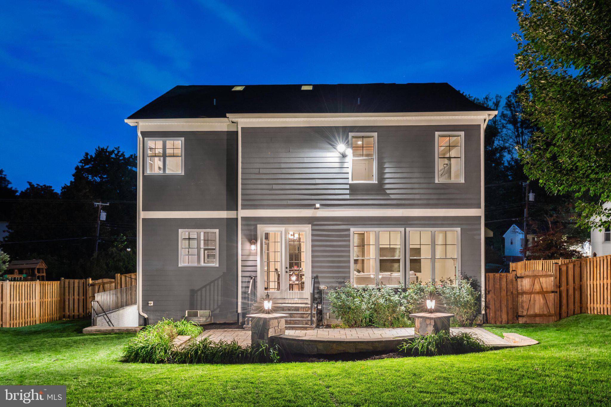 1404 COTTAGE STREET SW