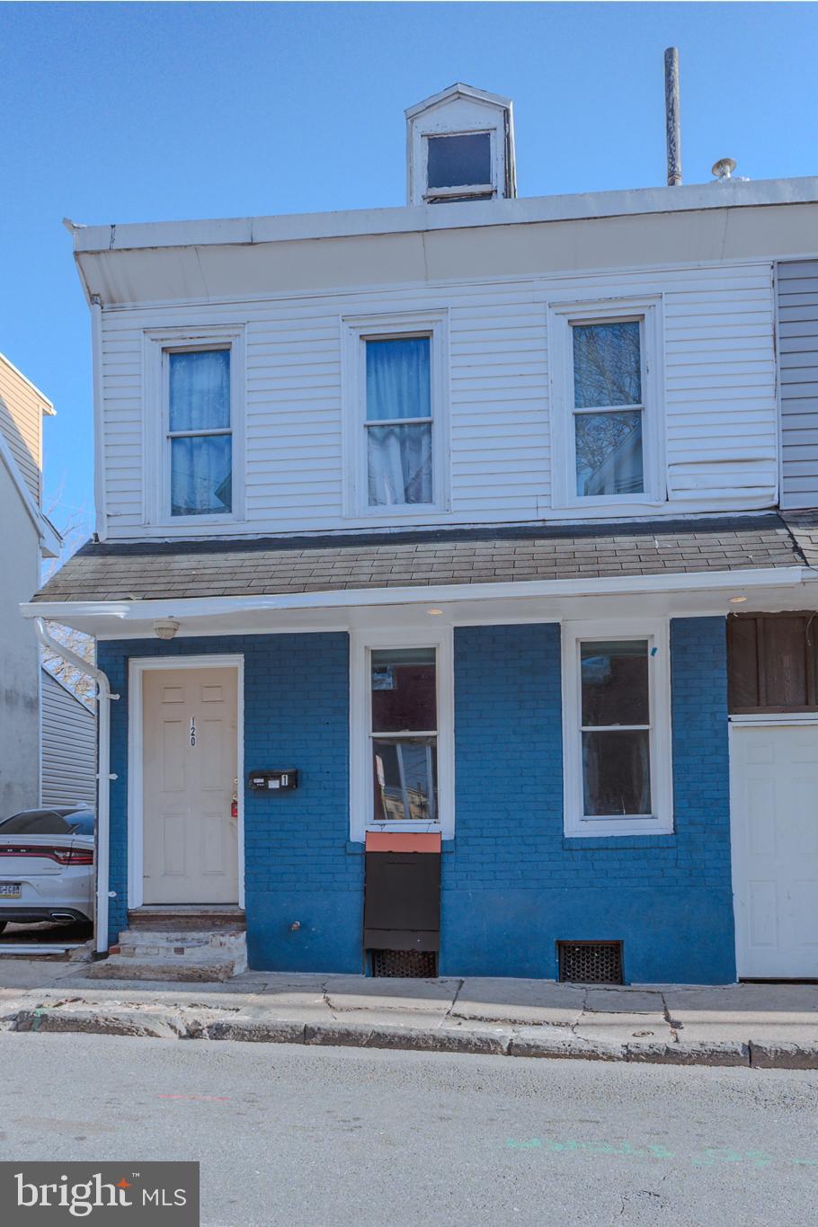 Sellers are very motivated. Welcome to this multifamily property. Live in one apartment and collect rent from the second one. This duplex offers two (2) units, each one with one bedroom. First floor apartment is vacant. Second floor unit is rented at $850 monthly. Each unit pay their electric heat and electric bill. Both apartments are in very good condition and the vacant one was remodeled before listing. Very low taxes. Both electric water heaters were installed last 2024. In the rear, there is a garage for two (2) vehicles. The size of the garage is around 22 x 18 ft.
Vendedores estan muy motivados en vender. Dos apartamentos de una habitacion cada uno, mas un garage para dos vehiculos para posibles ingresos adicionales. El apartamento del primer nivel esta desocupado y listo para colocar nuevos inquilinos o para que los nuevos propietarios lo ocupen.
Hablo Español.