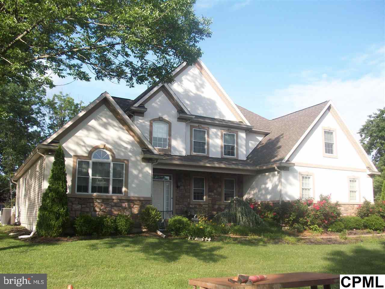 $2,400 security deposit. $2,400 rent due on the first of each month. 4 bedrooms, 4.5 bathrooms, refrigerator, double wall oven, gas cook top, dishwasher, microwave, washer & dryer included. 4,050 sq ft home on a cul-de-sac features include an open floor plan, whirlpool tub, 2 car garage, heat pump, central air and ceiling fans. Tenant pays all utilities and responsible for lawn care. $25 application fee per adult. AVAILABLE NOW!