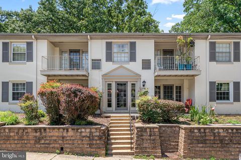 Photo of 5902 - D Kingsford Road, SPRINGFIELD, VA 22152 (MLS # VAFX2321928)