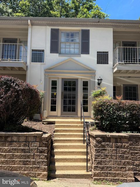 Photo of 5902 - D Kingsford Road, SPRINGFIELD, VA 22152 (MLS # VAFX2321928)