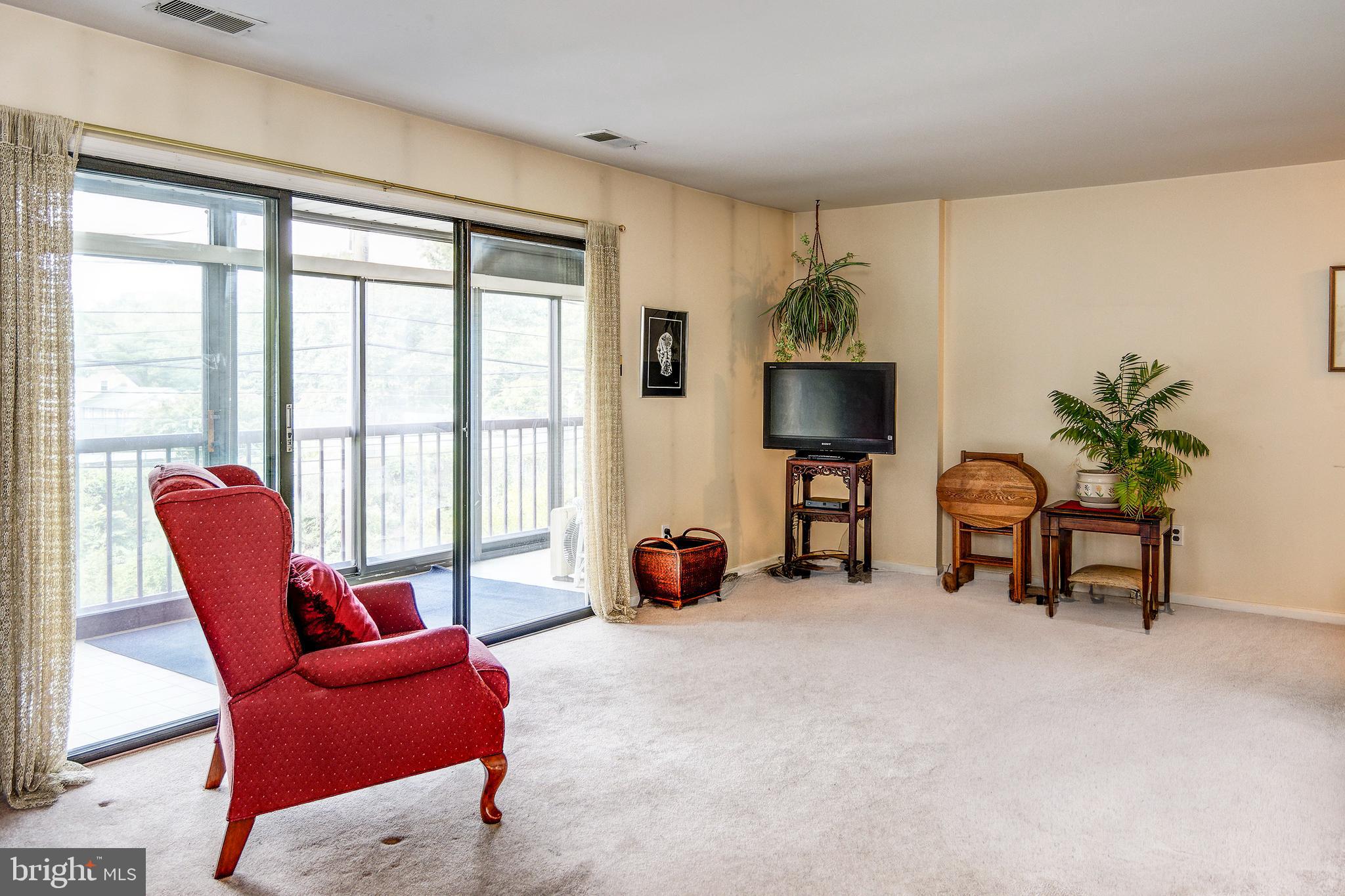 209 HADDONFIELD COMMONS 209