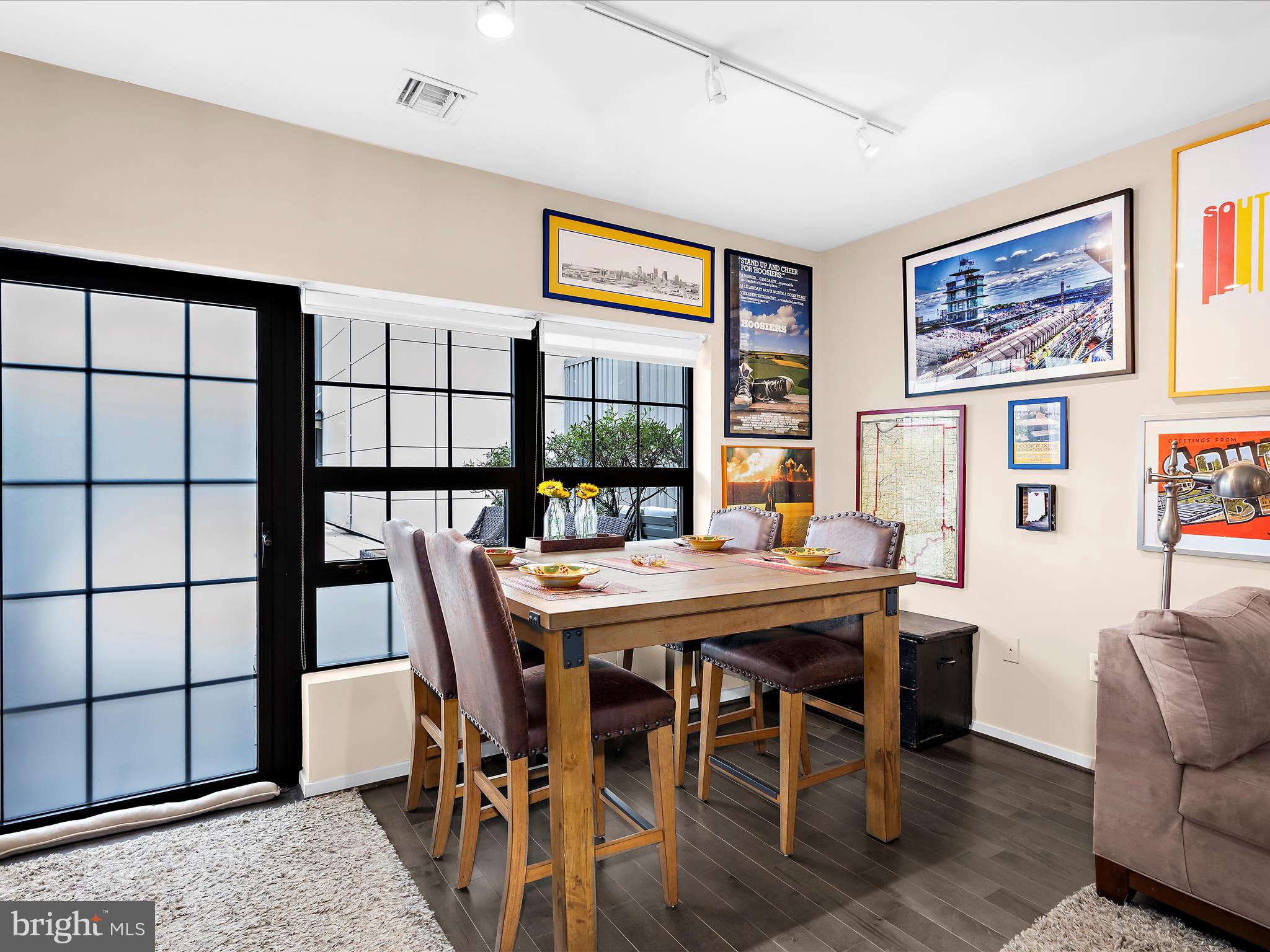 LOCUST POINT - Residential