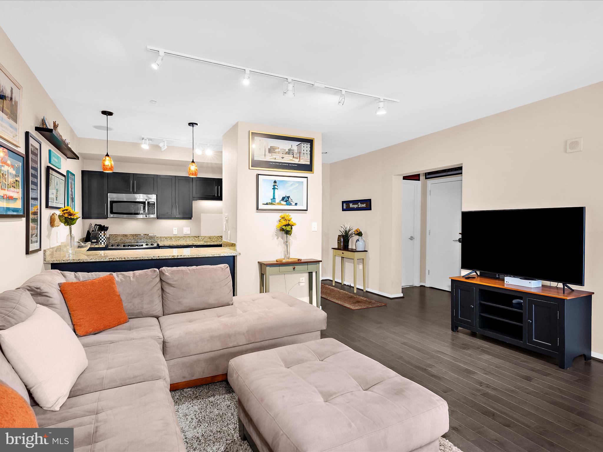 LOCUST POINT - Residential