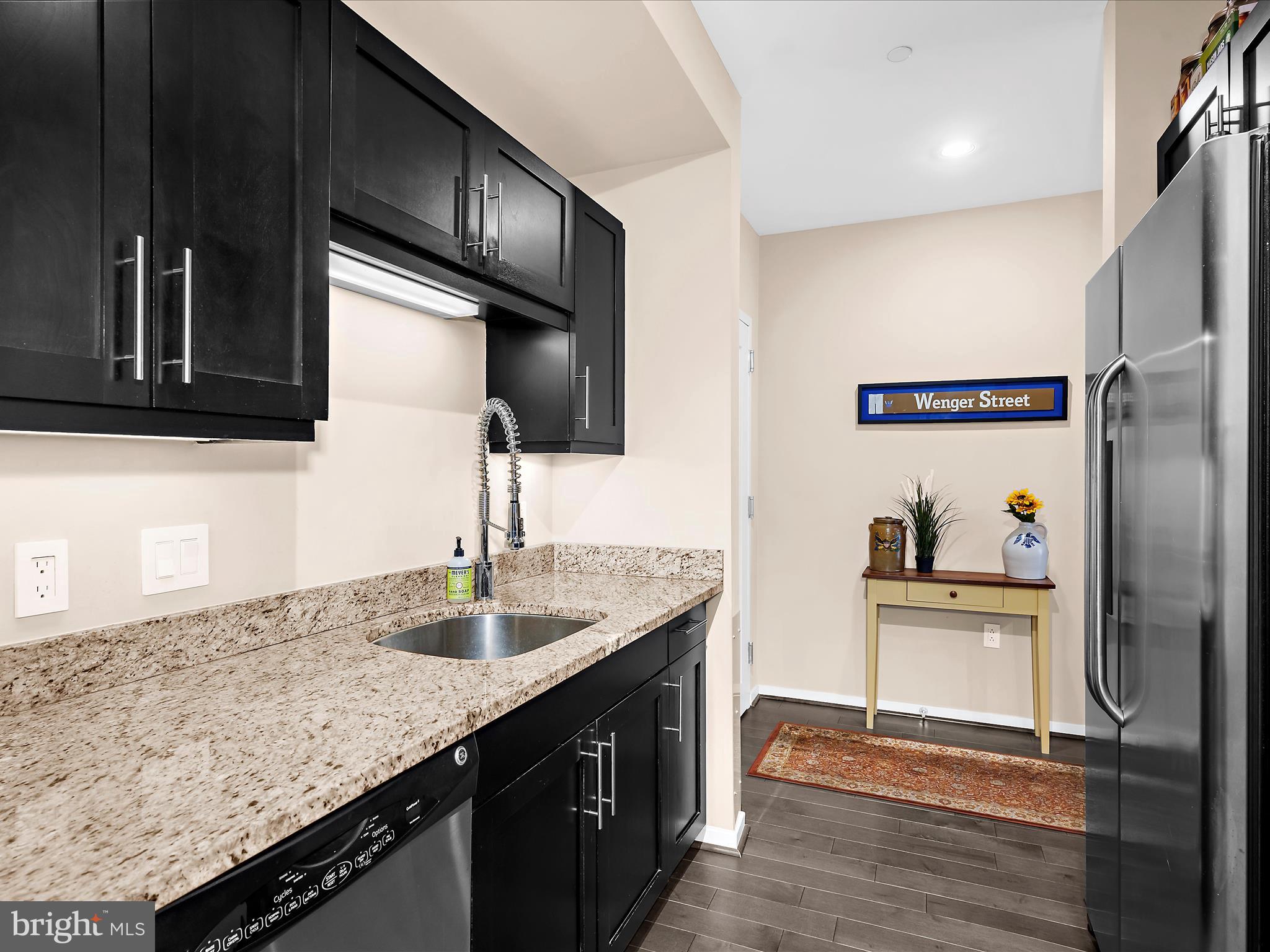 LOCUST POINT - Residential