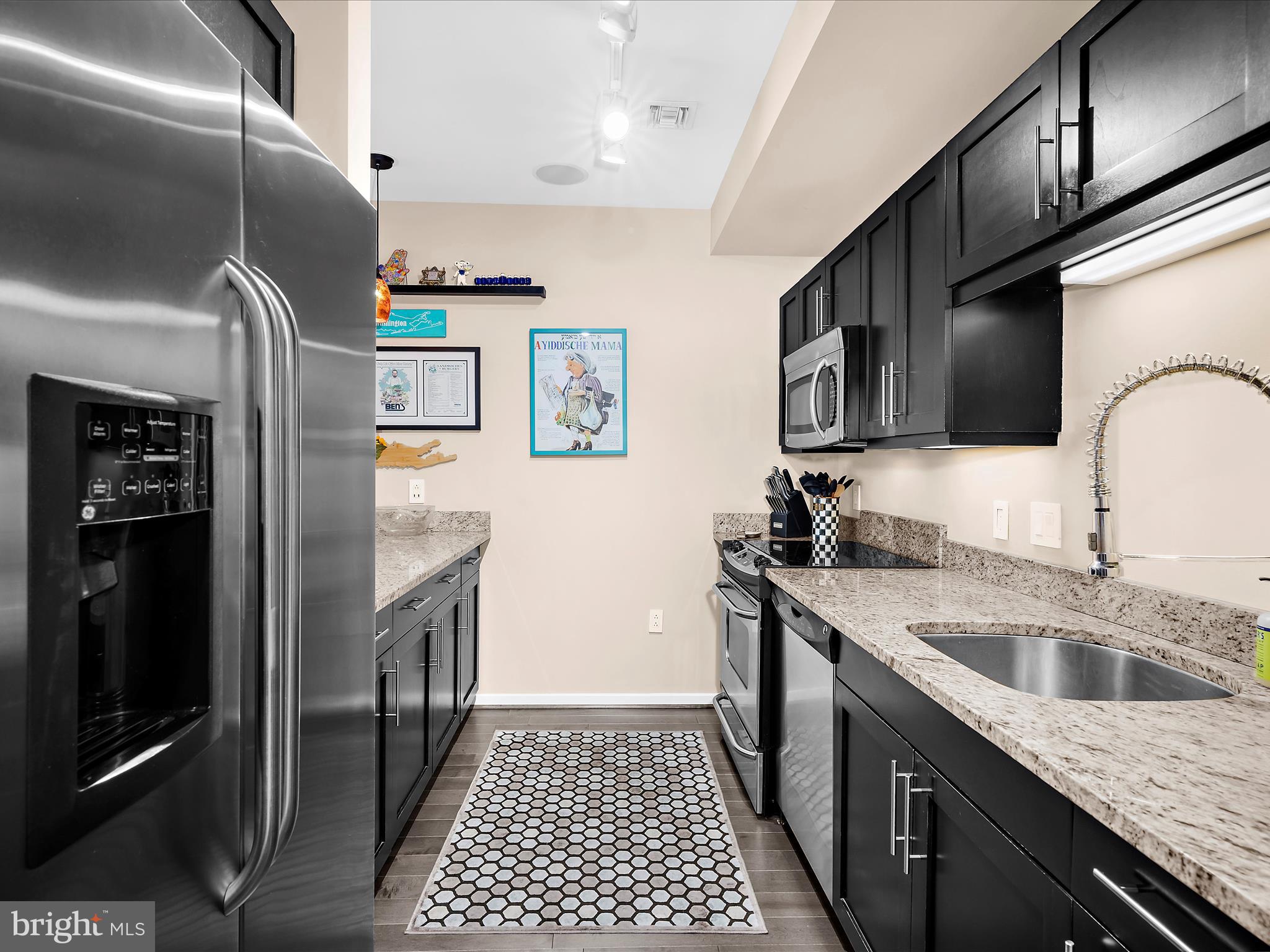 LOCUST POINT - Residential
