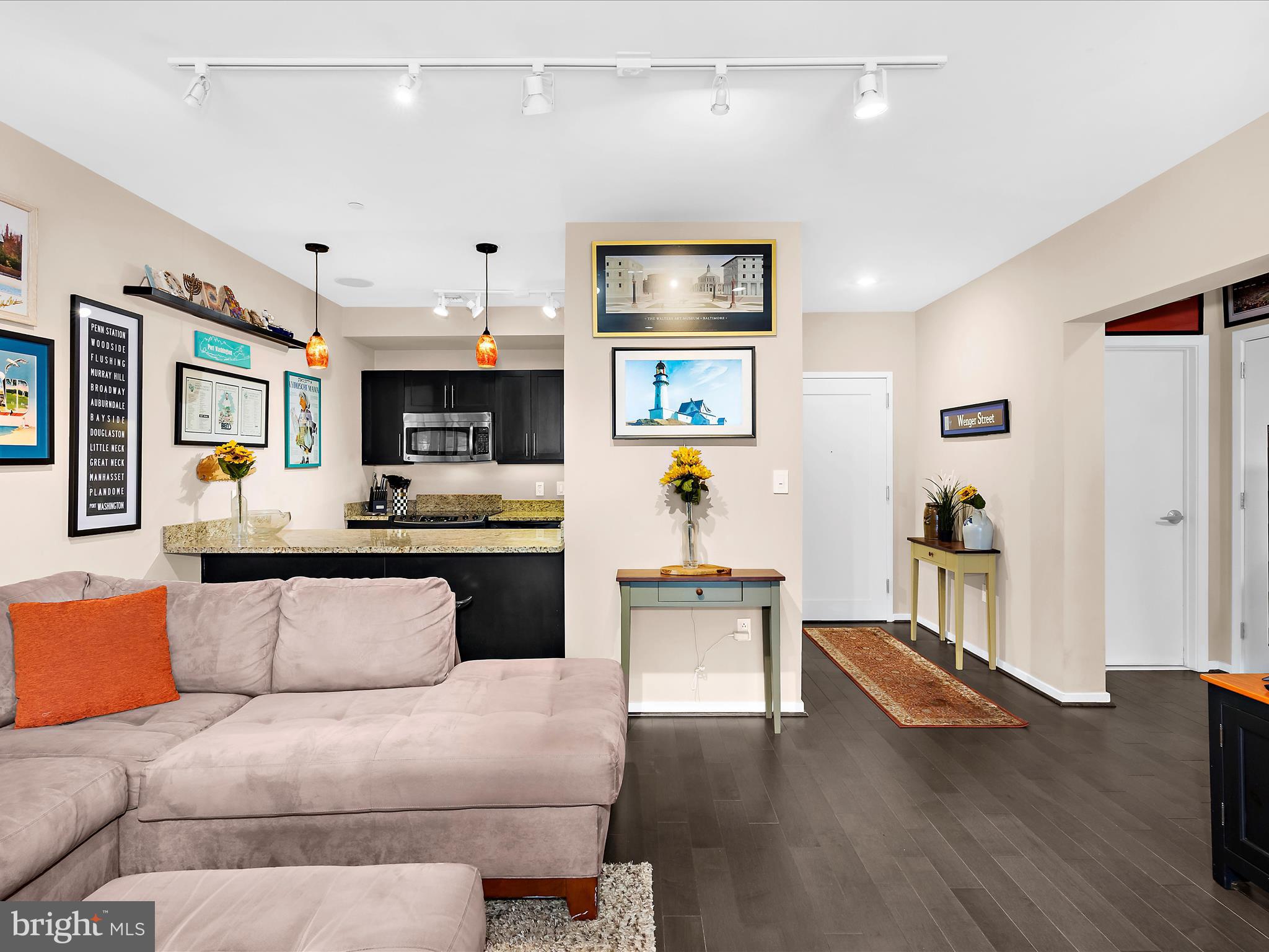 LOCUST POINT - Residential