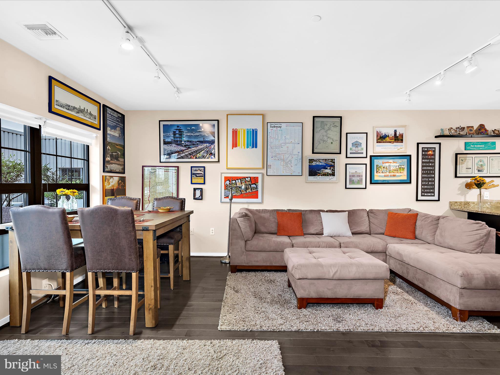 LOCUST POINT - Residential