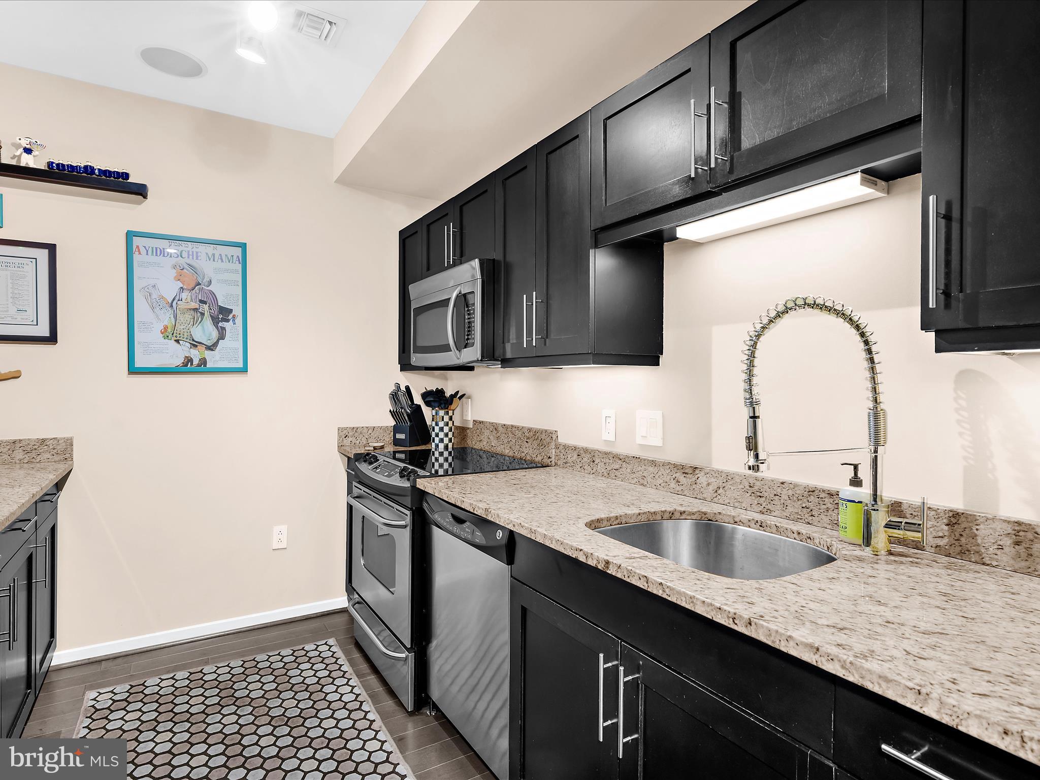 LOCUST POINT - Residential