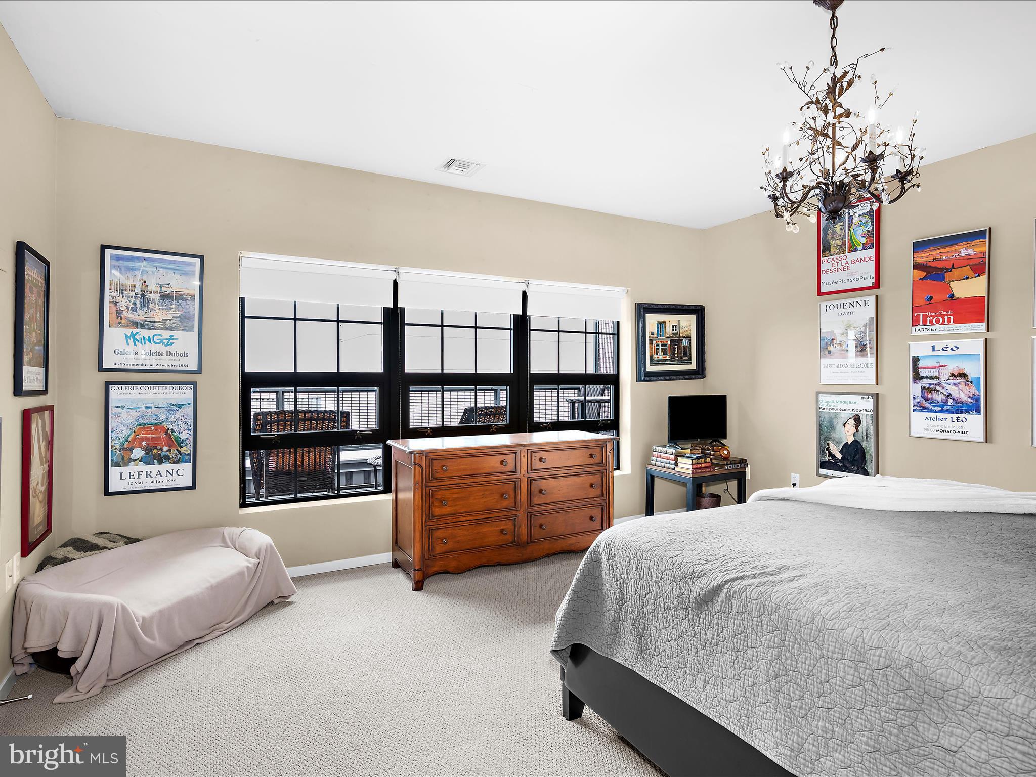 LOCUST POINT - Residential