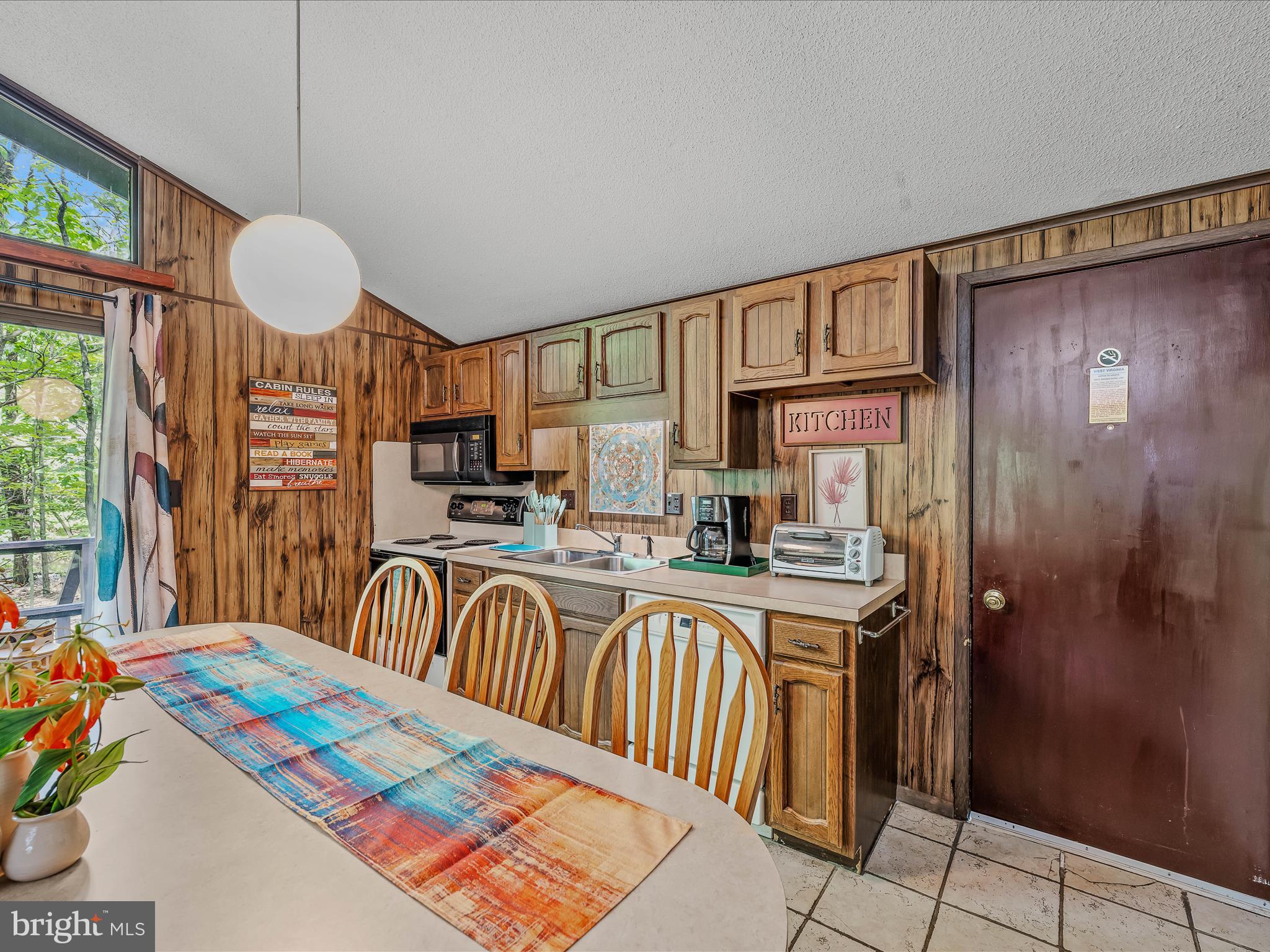 60 CONIFER LANE