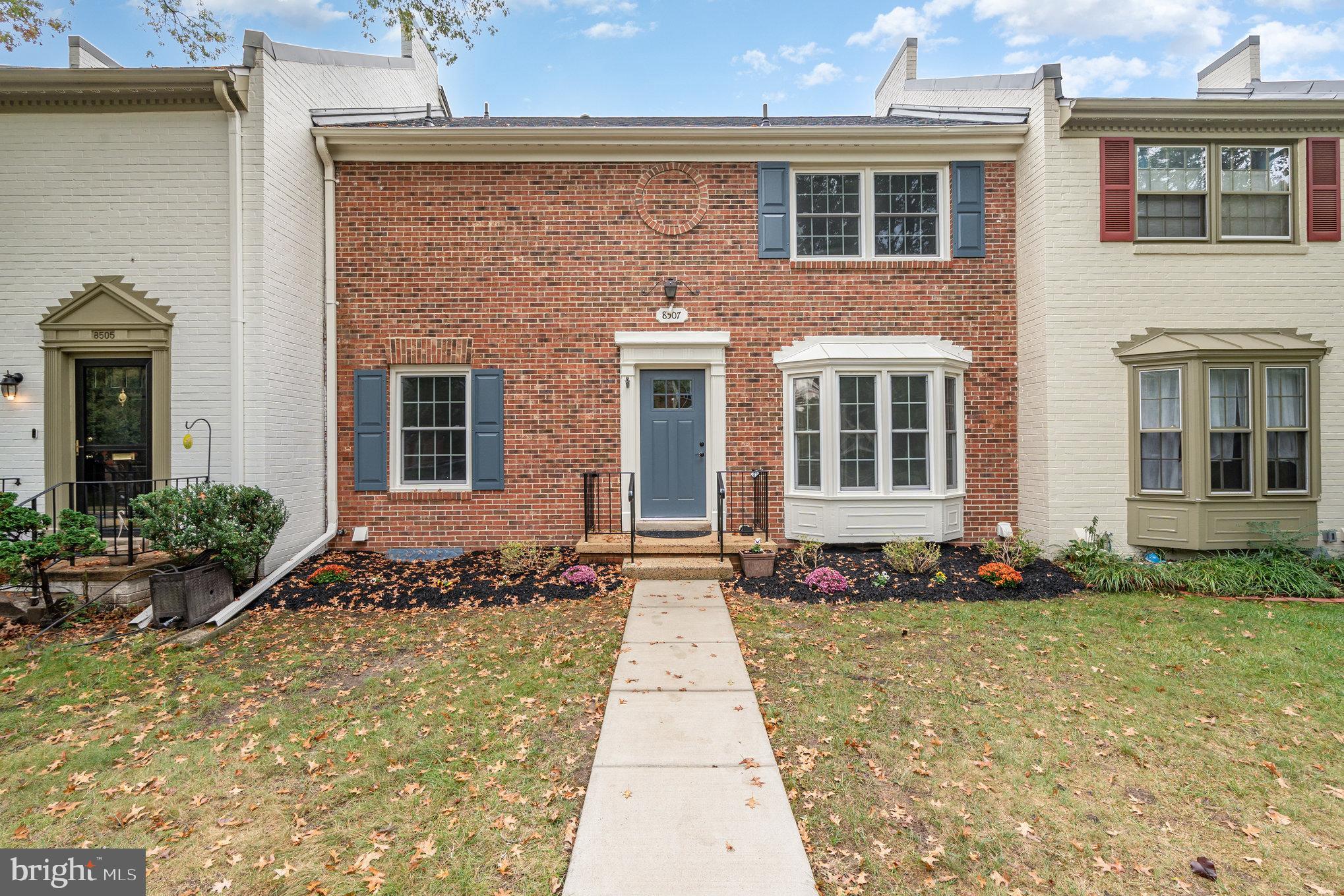 8507 LAKINHURST LANE
