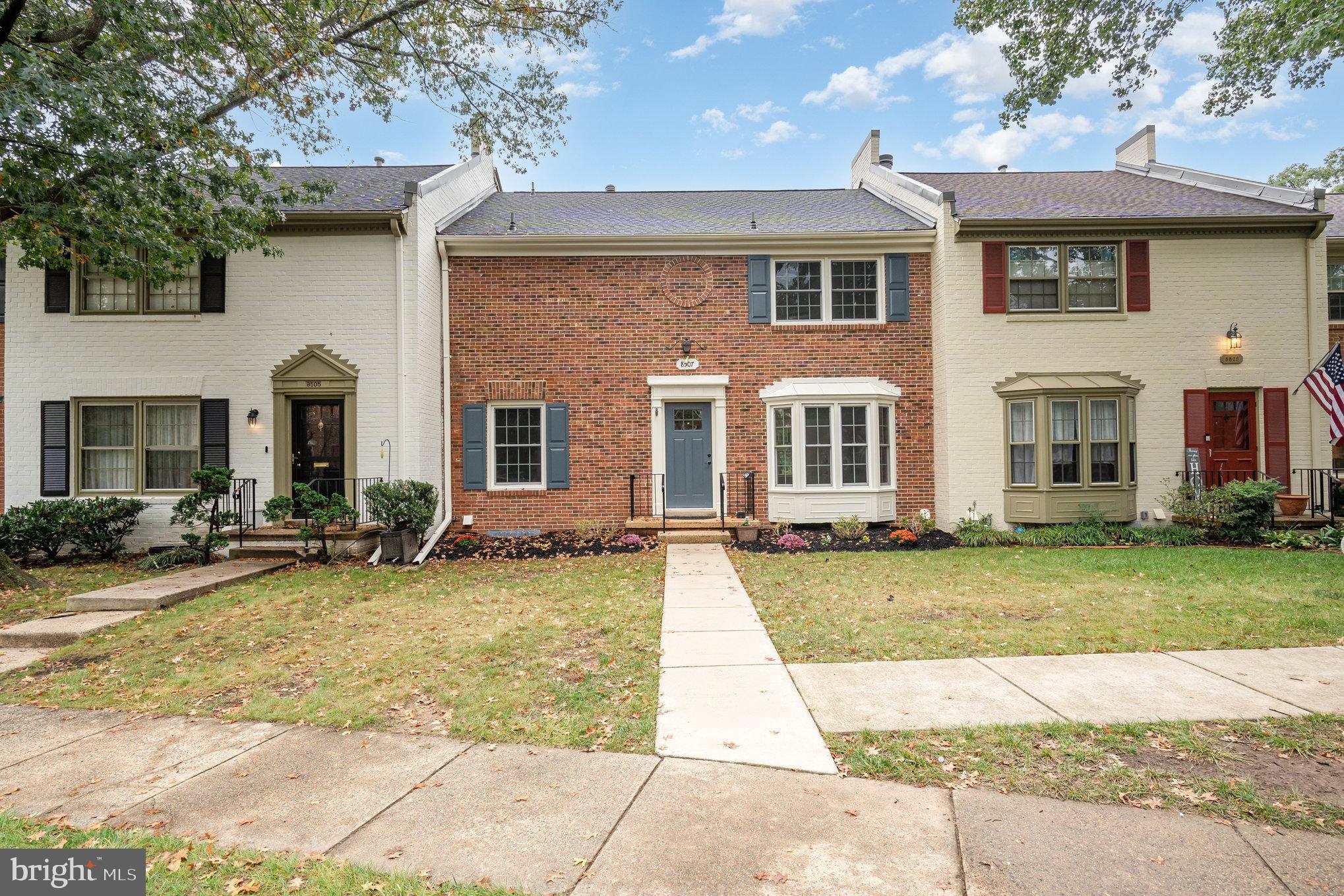 8507 LAKINHURST LANE