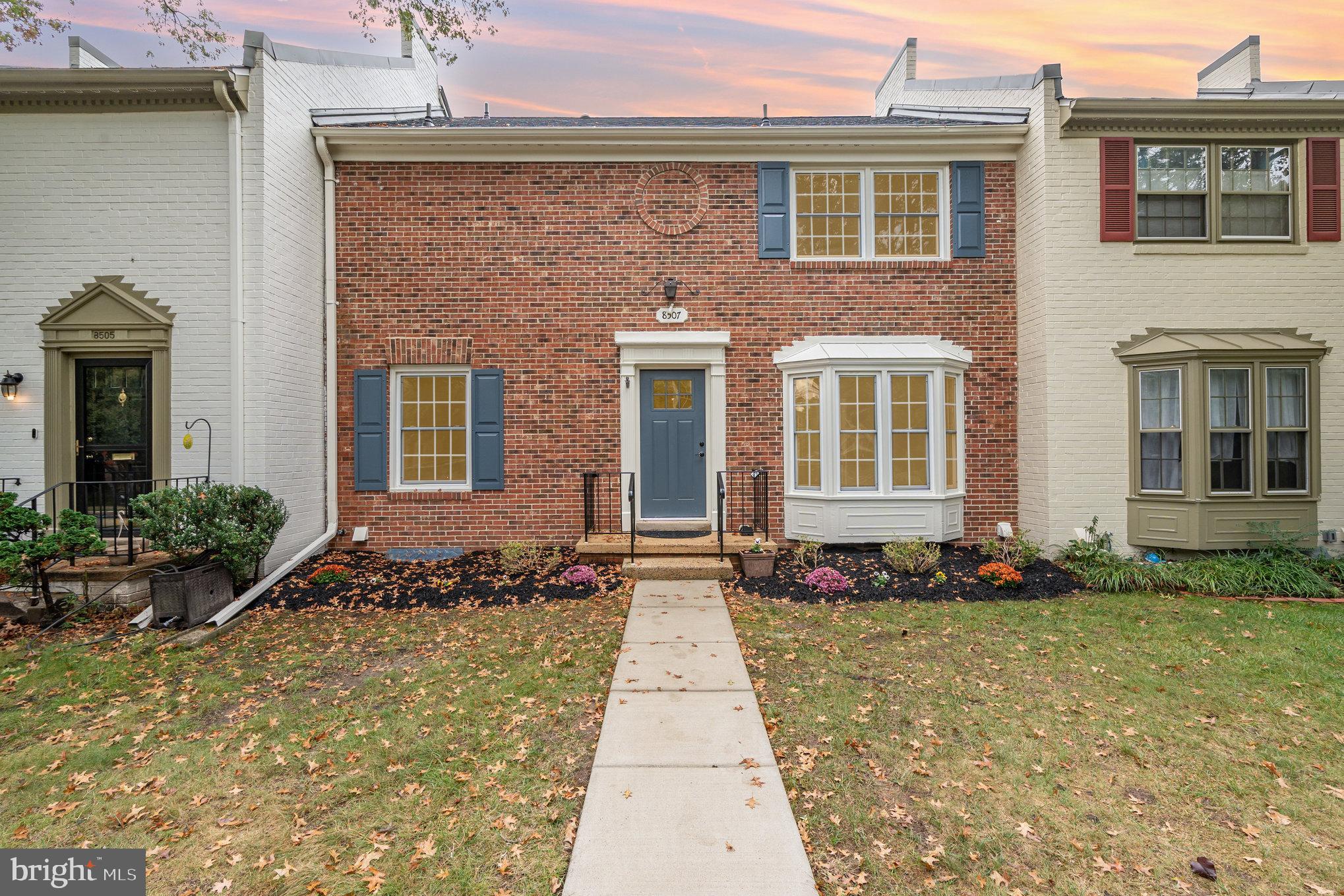 8507 LAKINHURST LANE
