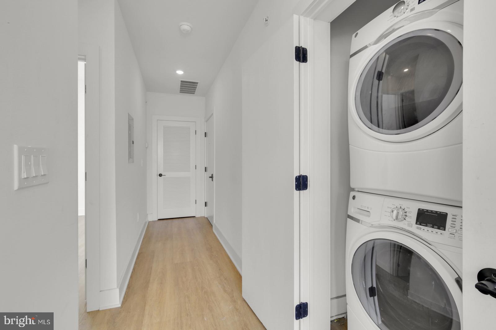 DICKINSON NARROWS - Residential Lease