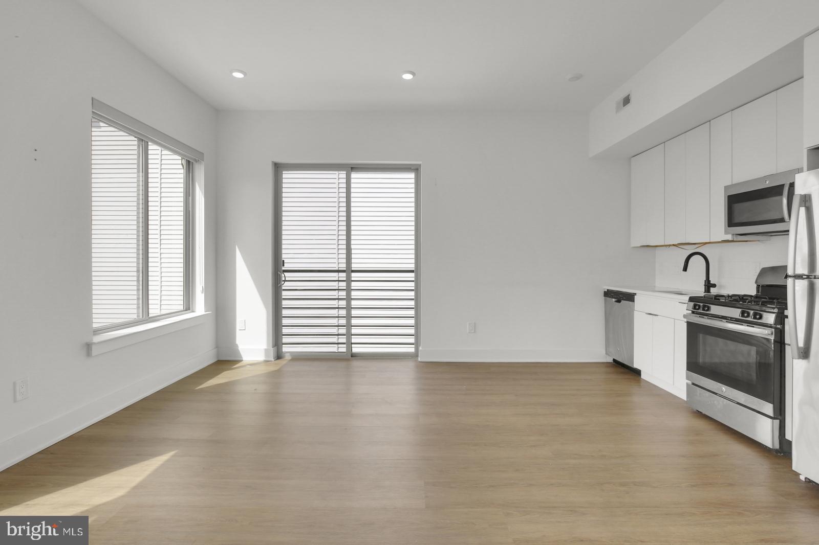 DICKINSON NARROWS - Residential Lease