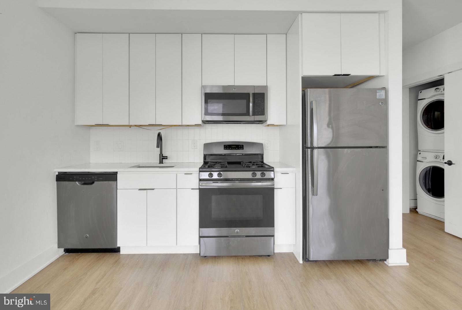 DICKINSON NARROWS - Residential Lease