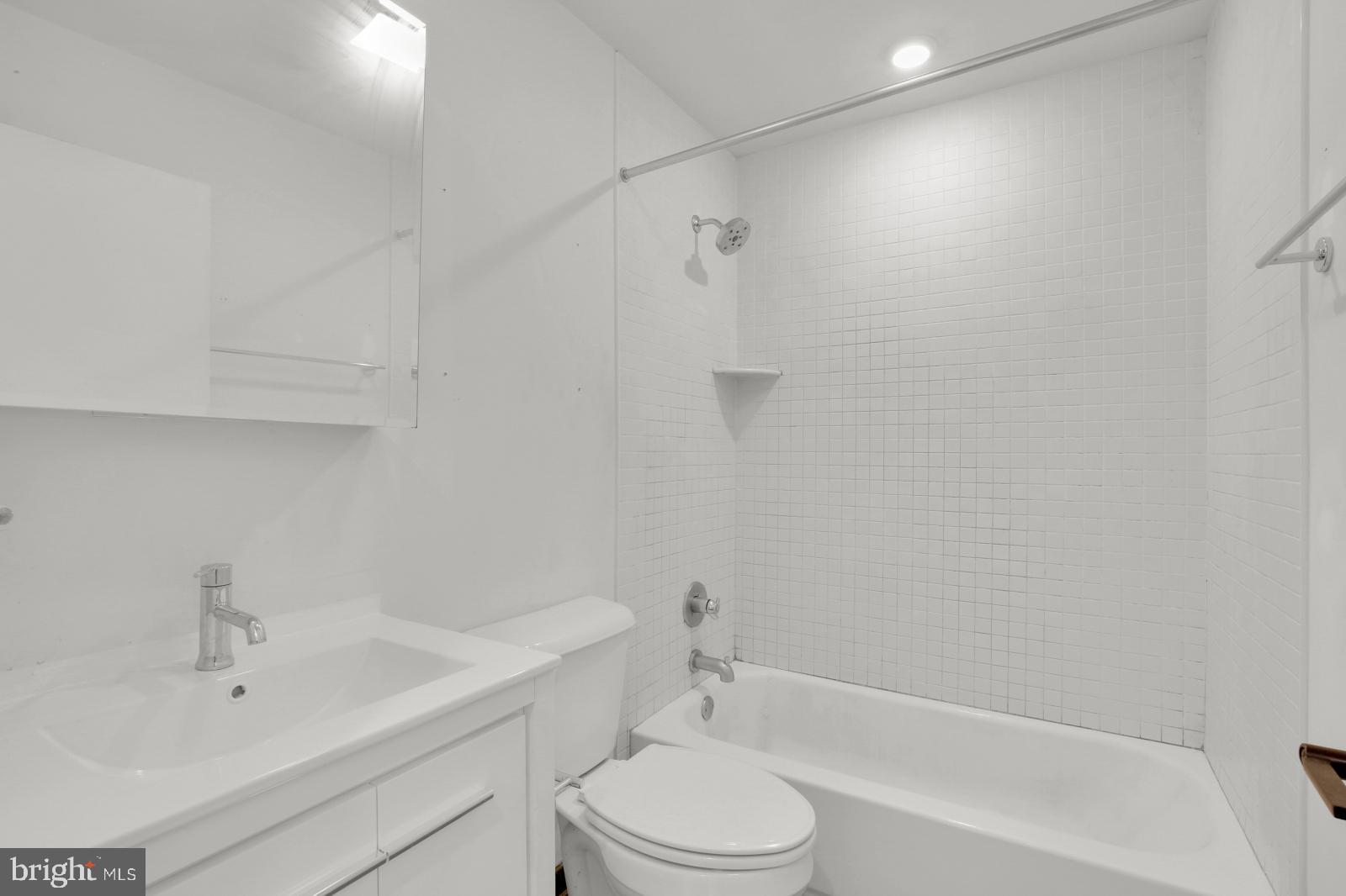 DICKINSON NARROWS - Residential Lease