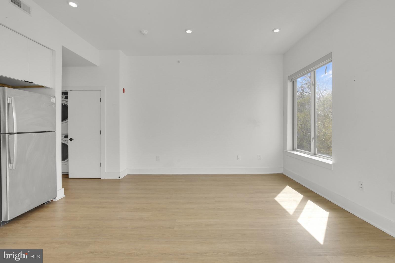 DICKINSON NARROWS - Residential Lease